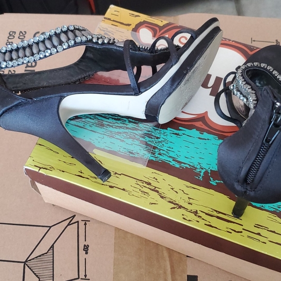 Shoes - Picture 5 of 5